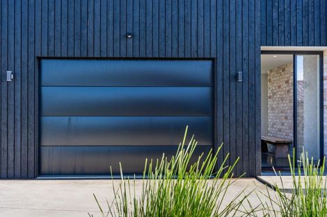 Photo of property in 10 Solar Way, Langs Beach, 0582