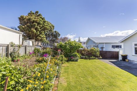 Photo of property in 33 Palm Avenue, Lyall Bay, Wellington, 6022