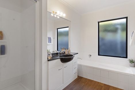 Photo of property in 52r Panorama Drive, Welcome Bay, Tauranga, 3175