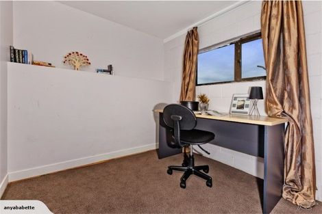 Photo of property in 16 Holiday Road, Stanmore Bay, Whangaparaoa, 0932
