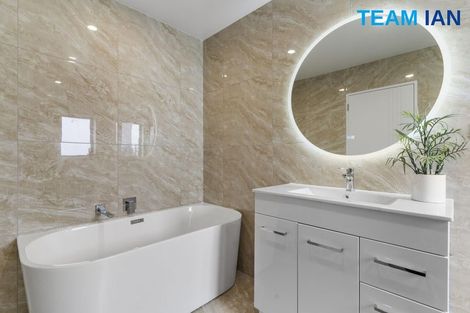 Photo of property in 1/68 Smythe Road, Henderson, Auckland, 0612