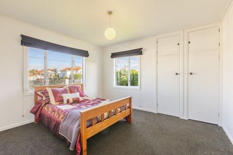 Photo of property in 3 Francis Drake Street, Waipukurau, 4200