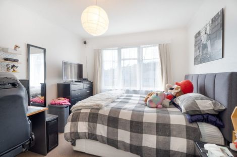 Photo of property in 22 Lyndfield Lane, Newlands, Wellington, 6037