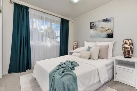 Photo of property in 9 Kama Place, Sunnynook, Auckland, 0620