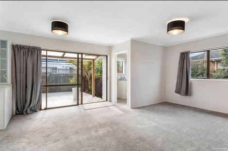 Photo of property in 2/72 Onewa Road, Northcote Point, Auckland, 0627