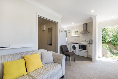 Photo of property in 2 Kopiko Way, Brooklyn, Wellington, 6021