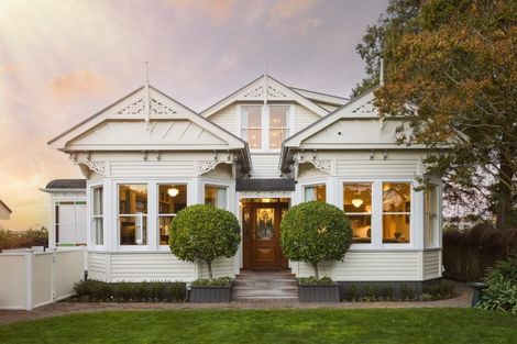 Photo of property in 23 Ruakiwi Road, Hamilton Lake, Hamilton, 3204