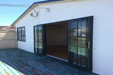 Photo of property in 120 Archibald Road, Kelston, Auckland, 0602