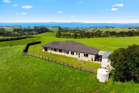 Photo of property in 107 Fuller Road, South Head, Helensville, 0874