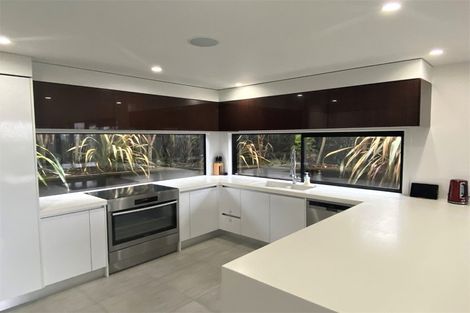 Photo of property in 3d Honeyfield Drive, Whalers Gate, New Plymouth, 4310
