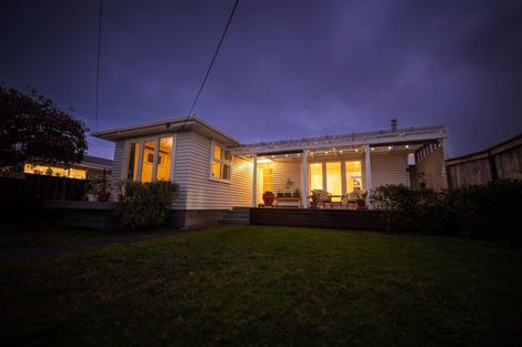 Photo of property in 15 Enderby Drive, Te Atatu Peninsula, Auckland, 0610