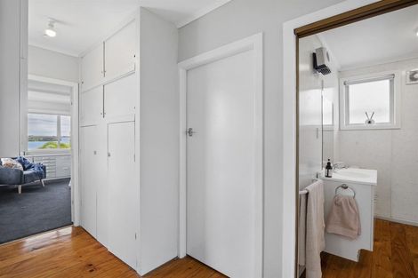 Photo of property in 97 Tiri Road, Tindalls Beach, Whangaparaoa, 0930