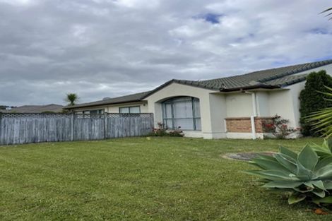 Photo of property in 212 Kilkenny Drive, East Tamaki Heights, Auckland, 2016