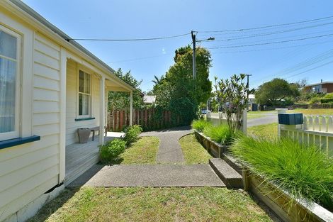 Photo of property in 31 Garfield Road, Helensville, 0800