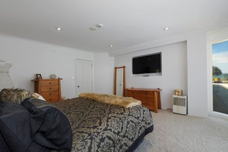Photo of property in 45 Marine Parade, Mount Maunganui, 3116