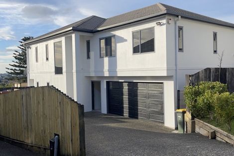 Photo of property in 2/90 Pupuke Road, Hillcrest, Auckland, 0627