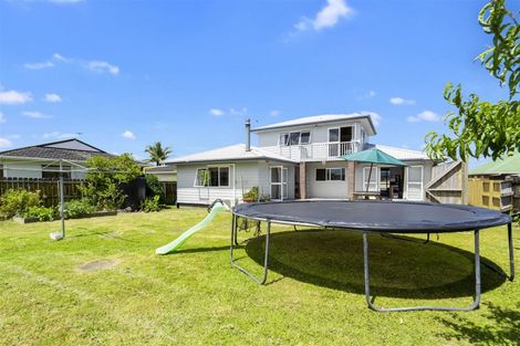 Photo of property in 8 Darcy Place, Massey, Auckland, 0614