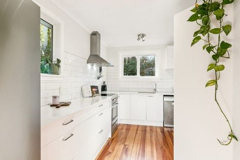 Photo of property in 137 Ruskin Road, Newlands, Wellington, 6037