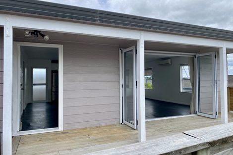 Photo of property in 10 Bill Phillip Place, Clendon Park, Auckland, 2103