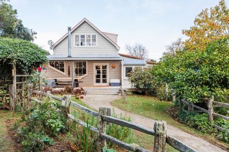 Photo of property in 6 Edwards Street, Kimbolton, Feilding, 4777