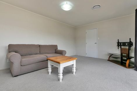 Photo of property in 9 Kama Place, Sunnynook, Auckland, 0620