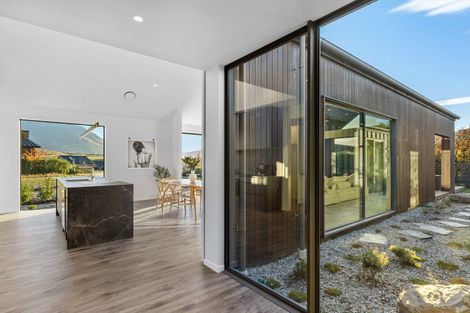 Photo of property in 8 Kerrera Lane, Jacks Point, Queenstown, 9371