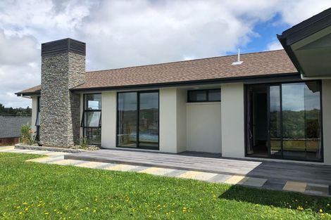 Photo of property in 10 Te Awa Place, Red Beach, 0932