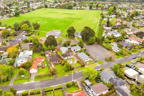 Photo of property in 43 Neil Avenue, Te Atatu Peninsula, Auckland, 0610