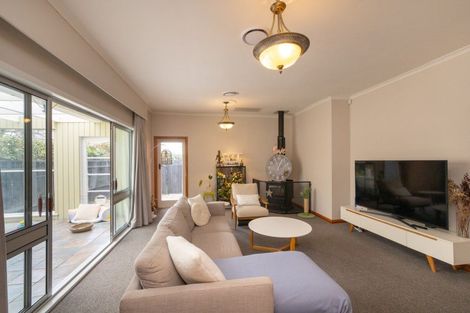 Photo of property in 9 Innes Place, Roslyn, Palmerston North, 4414