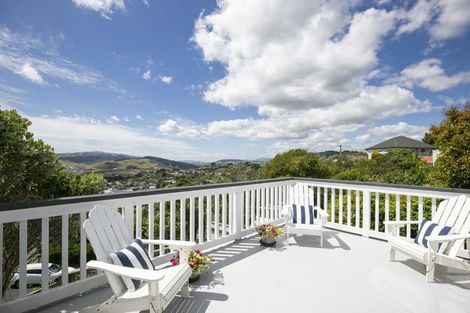 Photo of property in 15 Paparangi Crescent, Paparangi, Wellington, 6037