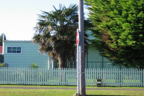 Photo of property in 1/1 Grove Road, Papakura, 2110