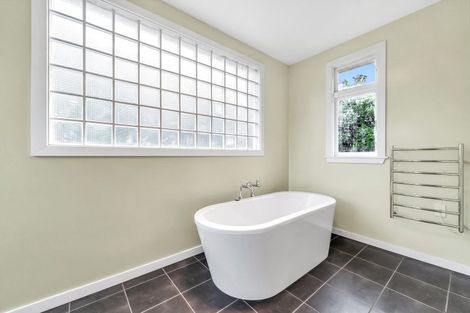 Photo of property in 1/5 Winters Road, Redwood, Christchurch, 8051