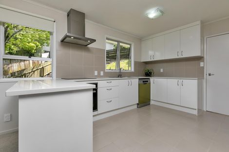 Photo of property in 9 Kama Place, Sunnynook, Auckland, 0620