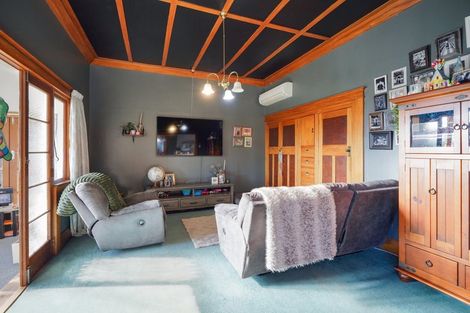 Photo of property in 1 Home Street, Winton, 9720