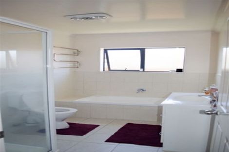 Photo of property in 8 Sid Place, Mangere, Auckland, 2022