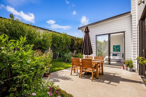 Photo of property in 16 Sacred Kingfisher Road, Hobsonville, Auckland, 0616