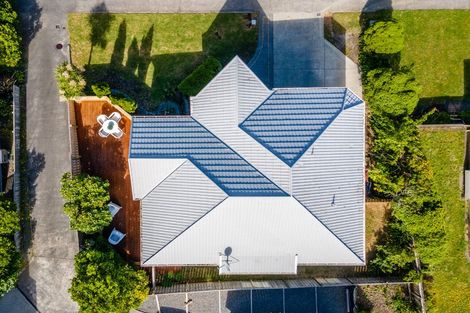 Photo of property in 75 Dress Circle, Newlands, Wellington, 6037