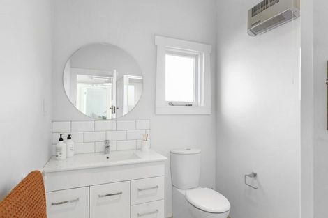 Photo of property in 224 Geraldine Street, Edgeware, Christchurch, 8013