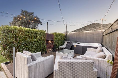 Photo of property in 1 Battersea Place, Roslyn, Palmerston North, 4414