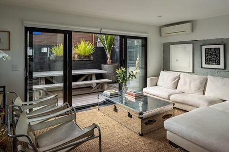 Photo of property in 1a Port Street, Mount Victoria, Wellington, 6011