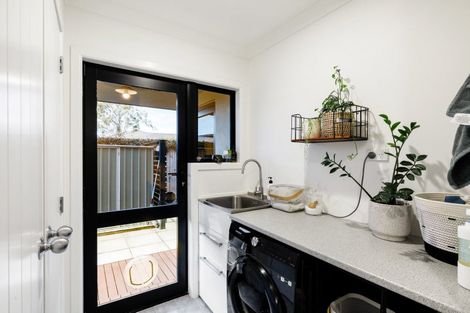 Photo of property in 8 Shalimar Place, Huntington, Hamilton, 3210