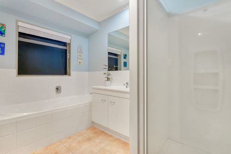 Photo of property in 12 Hawke Place, Pukekohe, 2120