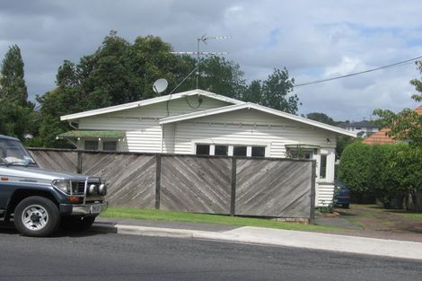 Photo of property in 2/8 Nile Road, Milford, Auckland, 0620