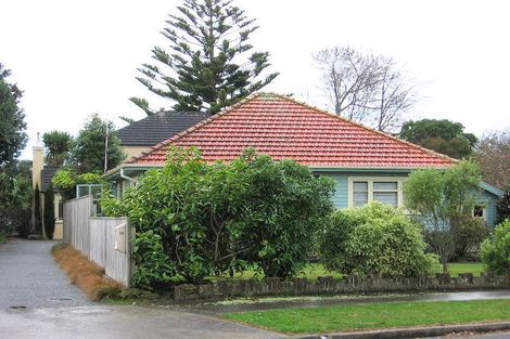Photo of property in 9 Hughes Avenue, Hokowhitu, Palmerston North, 4410