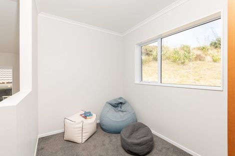 Photo of property in 17 Bickerton Rise, Churton Park, Wellington, 6037