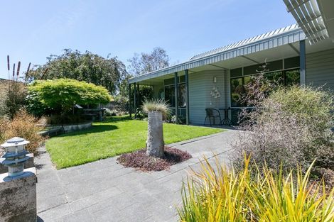 Photo of property in 2 Matthews Place, Taradale, Napier, 4112