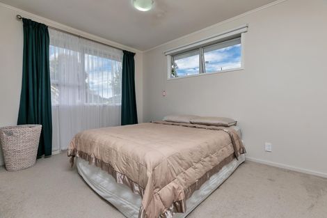 Photo of property in 9 Kama Place, Sunnynook, Auckland, 0620