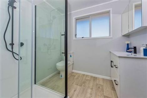 Photo of property in 1/26 Kemp Road, Massey, Auckland, 0614