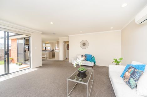 Photo of property in 2 Pegasus Place, Kelvin Grove, Palmerston North, 4414