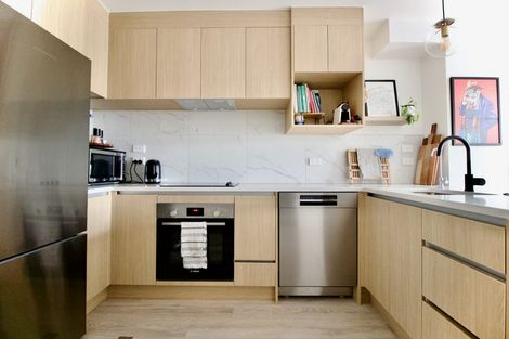Photo of property in 5/1a Royal View Road, Te Atatu South, Auckland, 0610